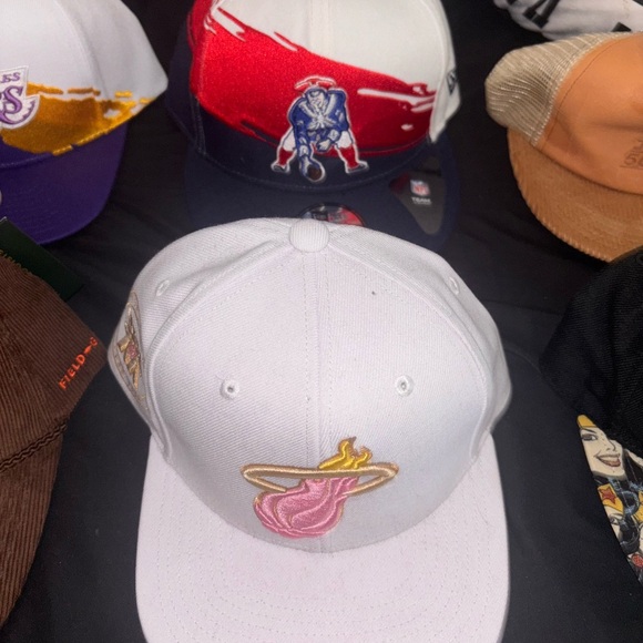 Assorted Baseball Caps Collection - Picture 6 of 7